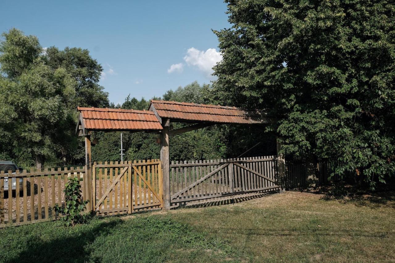 Вишнева Садиба Mys'ki Mlyny Exterior photo